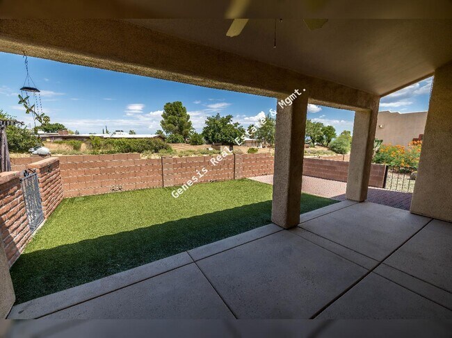 Building Photo - 606 W Woodfield Ct