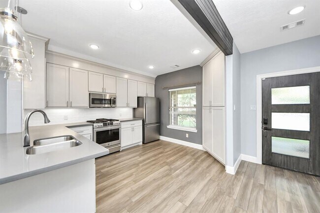 Building Photo - 333 Mammoth Springs Ln