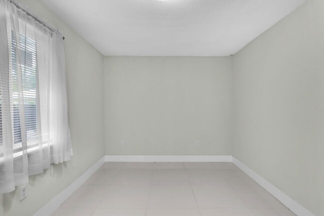 Building Photo - Rented