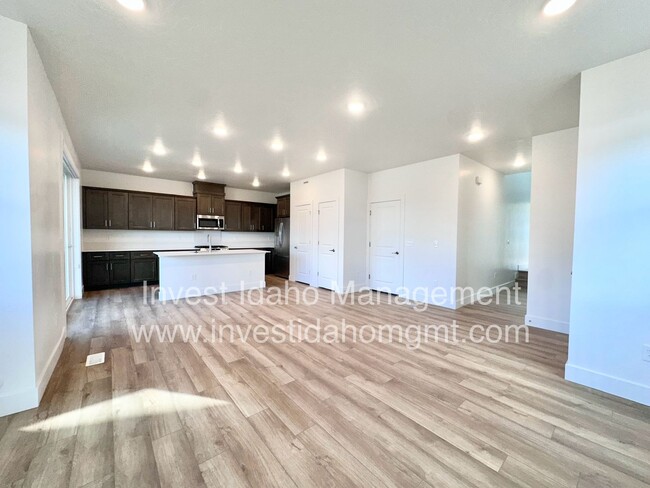 Building Photo - Brand new elegant two-story townhome avail...