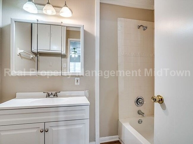 Building Photo - Charming 3-Bedroom Home with Spacious Yard in Garland