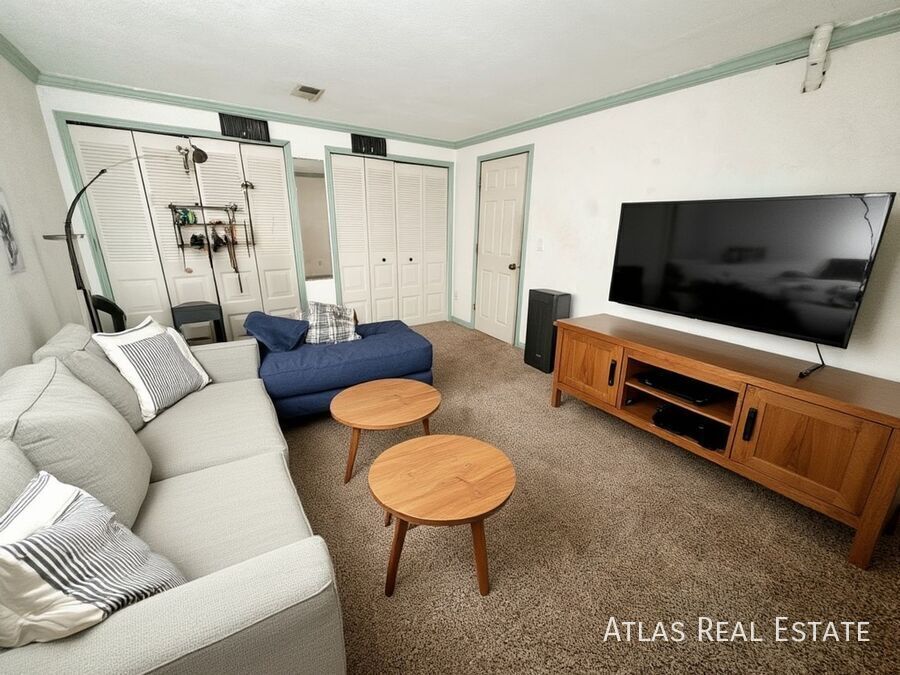 Building Photo - 218 W Rockrimmon Blvd