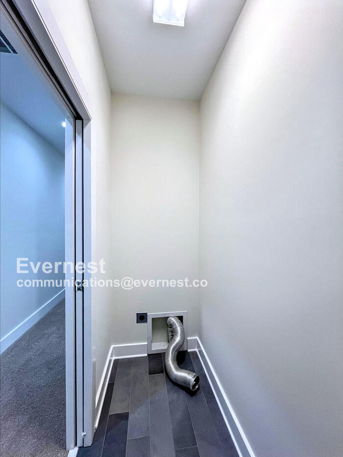 Building Photo - 1804 Cahal Ave