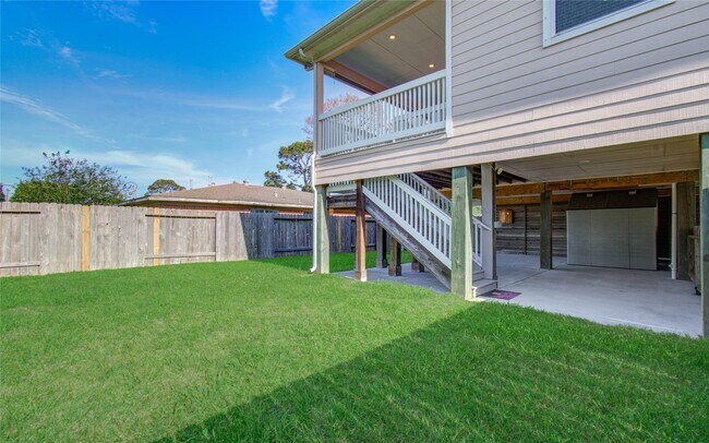 Building Photo - 1705 Bayway Dr