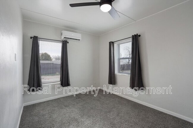 Building Photo - 815 John St