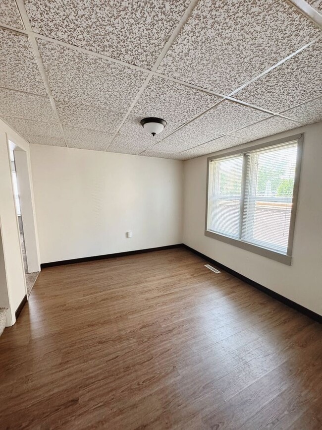 Building Photo - 3 BEDROOM RENTAL, 2026-2027 SCHOOL YEAR