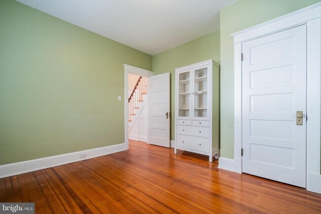 Building Photo - 928 19th St S