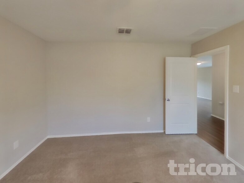 Building Photo - 5668 McClelland St