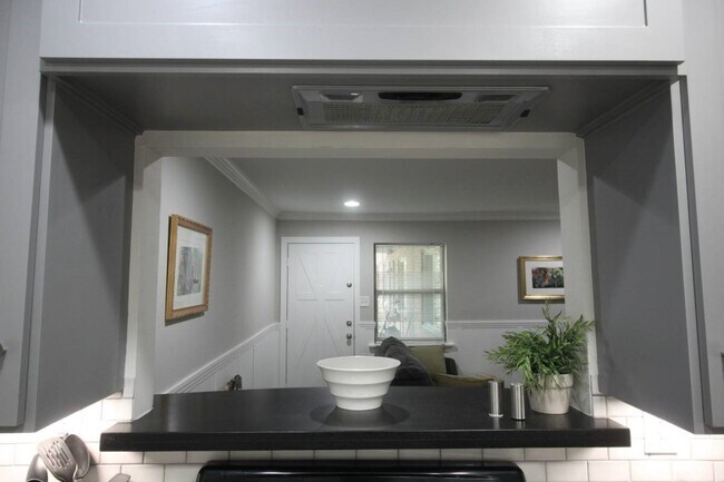 Building Photo - 4719 Oakshire Dr