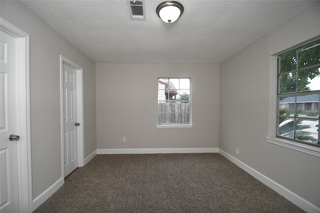 Building Photo - 8535 Tilgham St