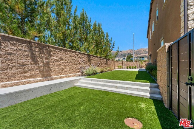 Building Photo - 20705 Butternut Cir