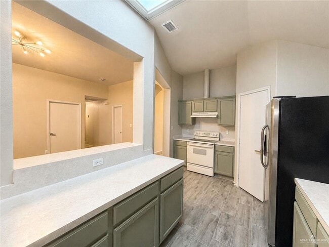 Building Photo - 20 Santa Inez St