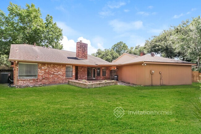 Building Photo - 15522 4 Leaf Dr