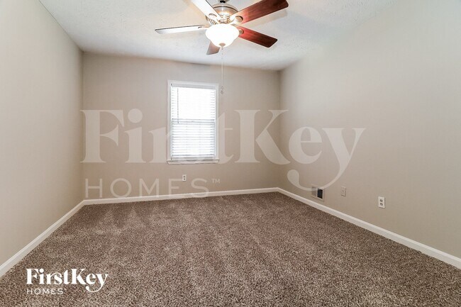 Building Photo - 560 Presidential Dr