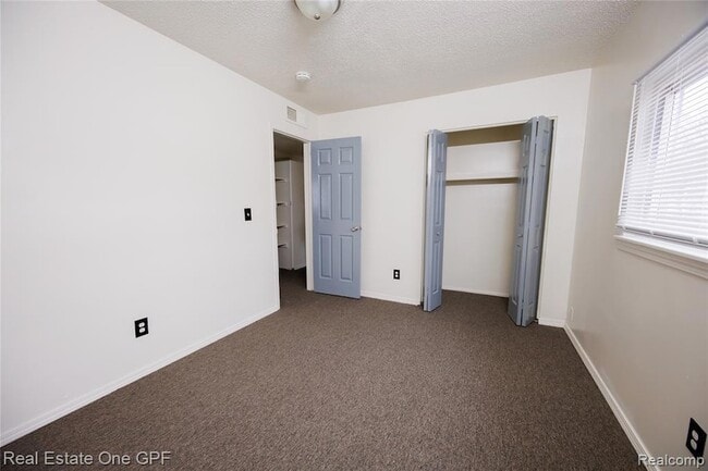 Building Photo - 14960 Alberta Ave