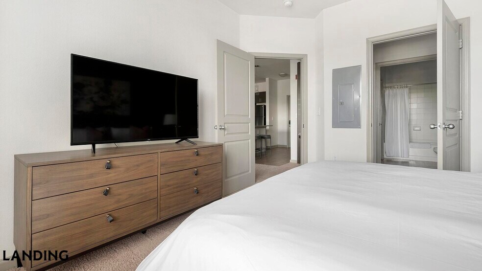 Building Photo - 10051 Perimeter Station Dr