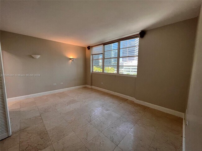 Building Photo - 825 Brickell Bay Dr