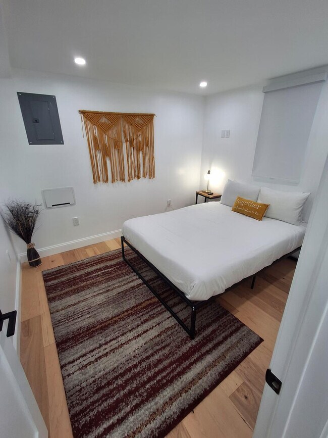 Building Photo - 919 Atwells Ave