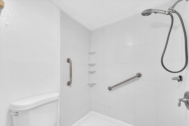Building Photo - Gated Waterfront Community  1-Bedroom 1.5 ...