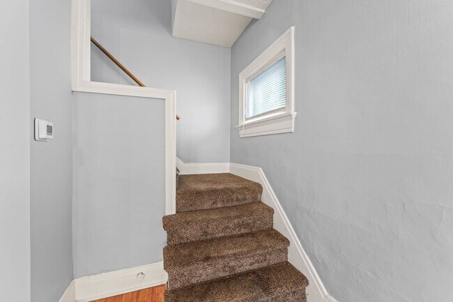 Building Photo - Charming 2 beds 2 Bath in Dayton!