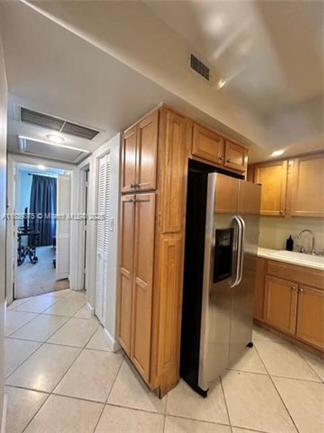 Building Photo - 5600 Collins Ave