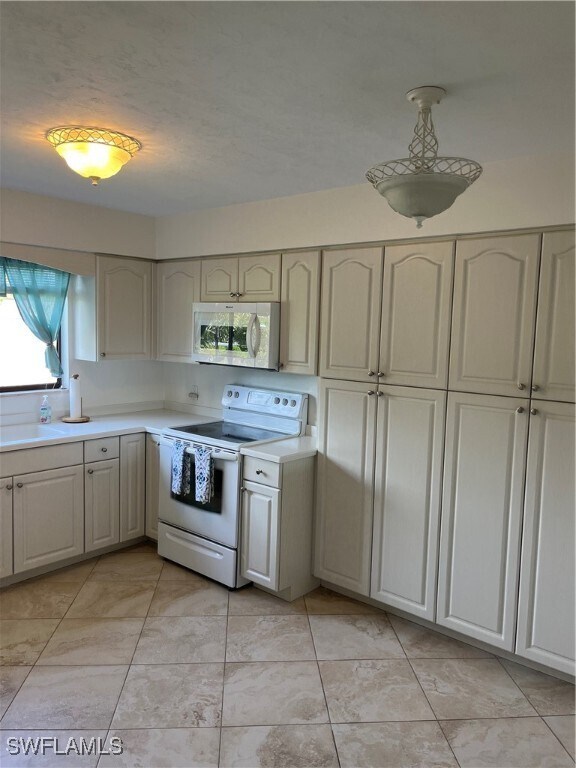 Building Photo - 819 Palm View Dr