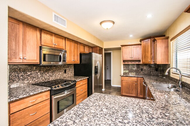 Building Photo - 4BR/2.5 BA. Located in the Desert Ridge