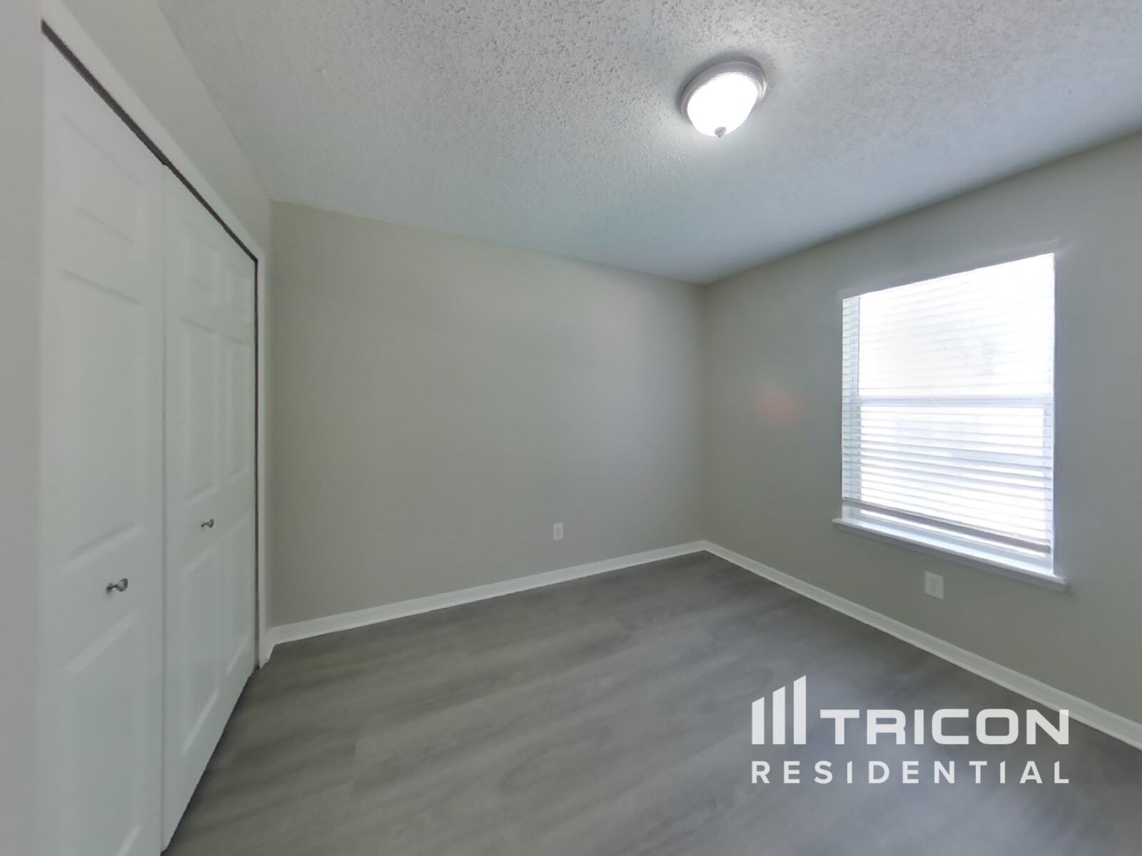 Building Photo - 8465 Country Bend Cir W