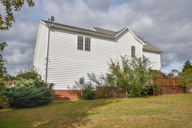 Building Photo - 144 Vail Ct