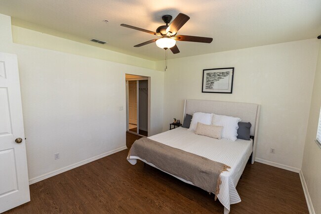 Building Photo - 12040 Summergate Cir