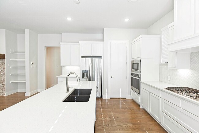 Building Photo - 1405 Bronson Ct