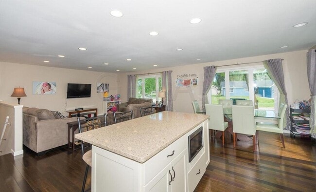 Building Photo - Awesome 5 Bedroom, 3 Bathroom Single Family Home for Rent in EGF