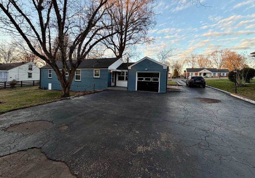 Building Photo - 2313 Ingleside Dr