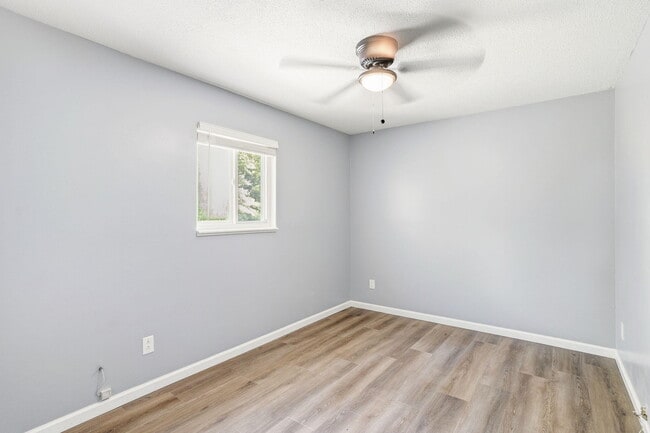 Building Photo - 2601 E Oakbrook Dr