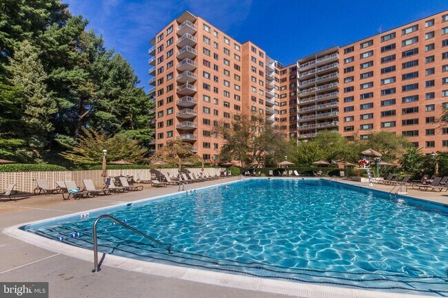 Building Photo - 4201 Cathedral Ave NW