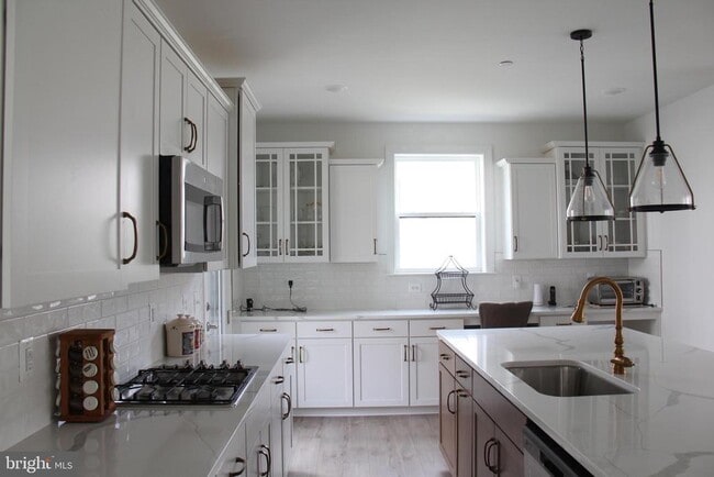 Building Photo - 4975 Longmire Wy