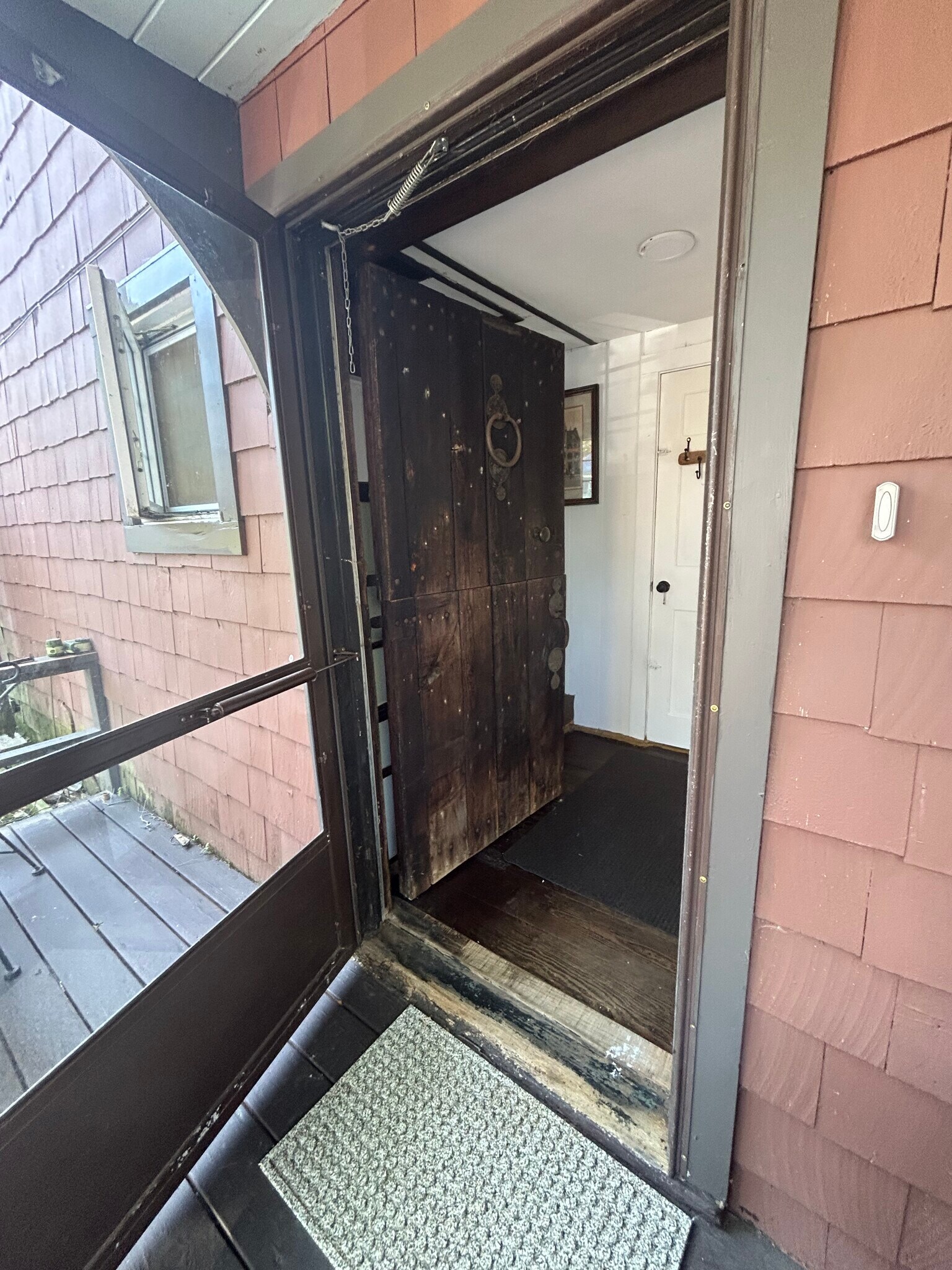 Dutch door entry - 32 Meadow St