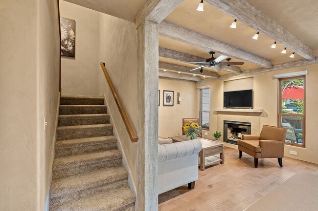 Building Photo - Gorgeous Furnished 2-Bed, 2-Bath Townhouse...