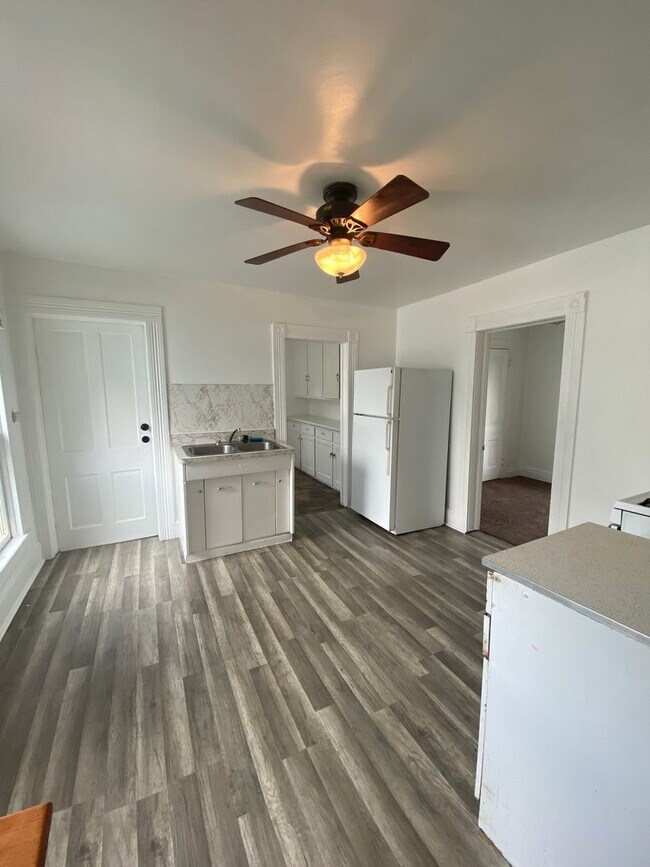 Building Photo - 677 Frederick St