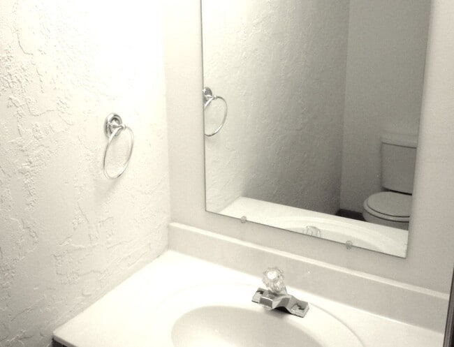 Building Photo - 1811-1817 Parkview