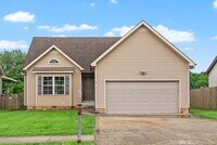 Building Photo - 3 Bedroom 2 Full Bath Home For Rent!