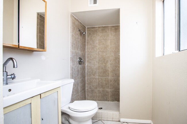 Building Photo - 3Br in gated community