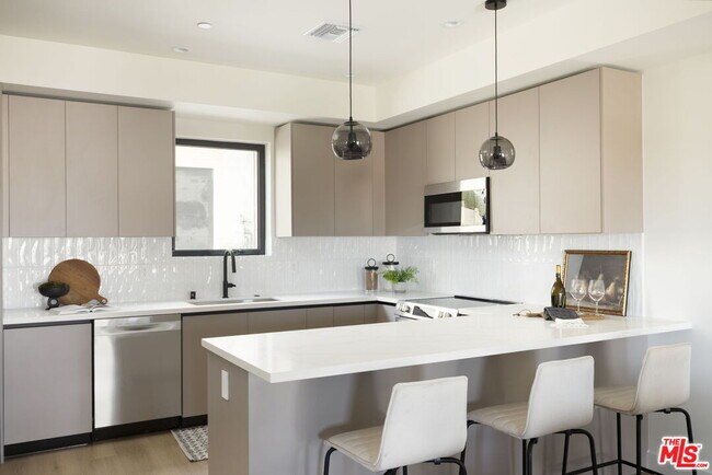 Building Photo - 3849 Don Tomaso Dr