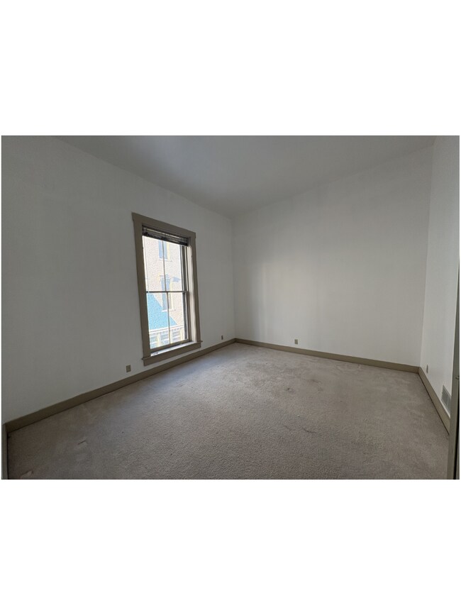 Building Photo - 6th Street Apartments