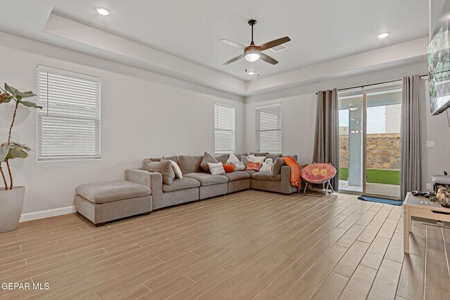 Building Photo - 824 Paseo Solar Dr