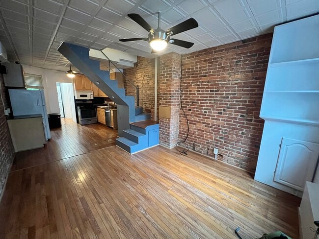 Building Photo - 228 Parker St NE