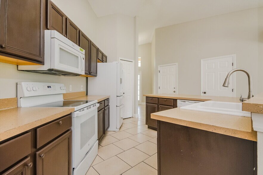 Building Photo - 1320 Creekview Ct