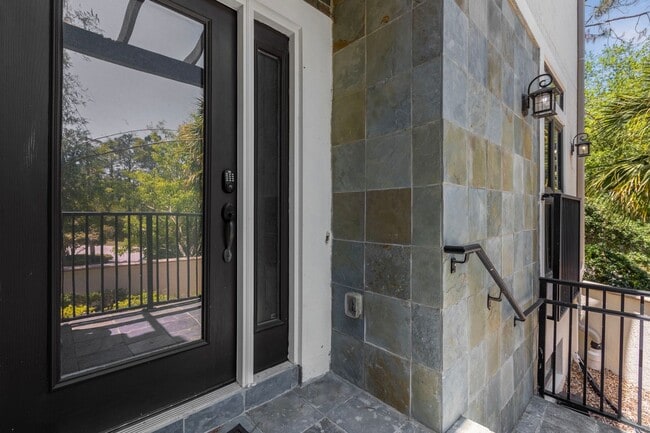 Building Photo - Luxury Resort Townhome Now for Lease