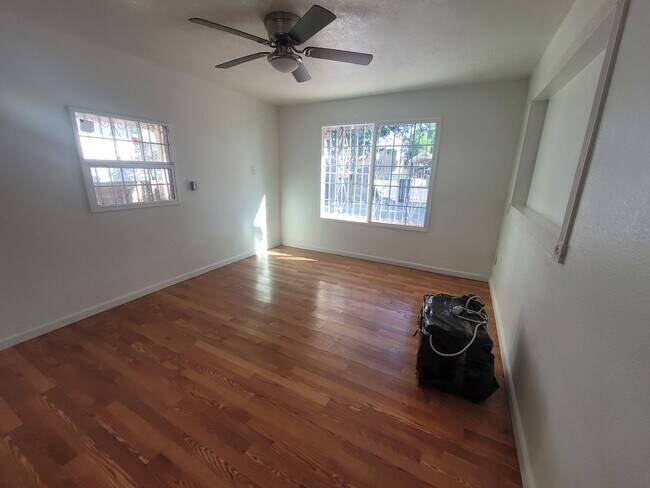 Building Photo - Ready to View!!