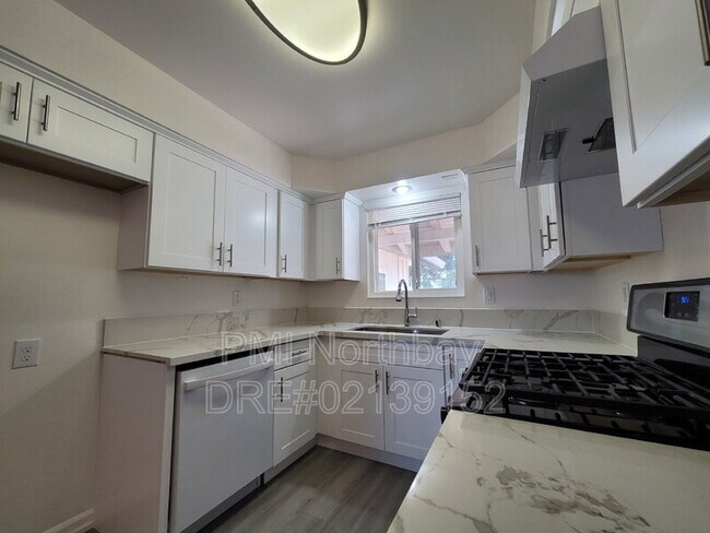 Building Photo - 1325 Canterbury Dr